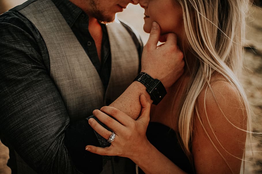 How long should foreplay last with an escort? Opinions are divided!
